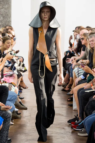Look 7